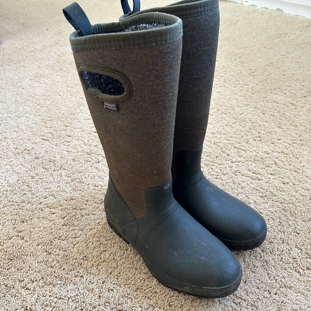 Women’s Bogs Green Size 7.5